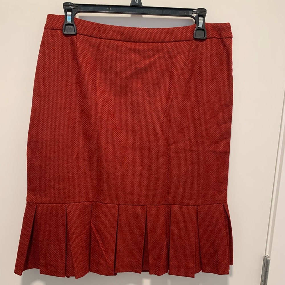 Andreine Vittadini Cashmere, Wool Pencil Skirt with Curvy Hem, Maroon Sz. 10